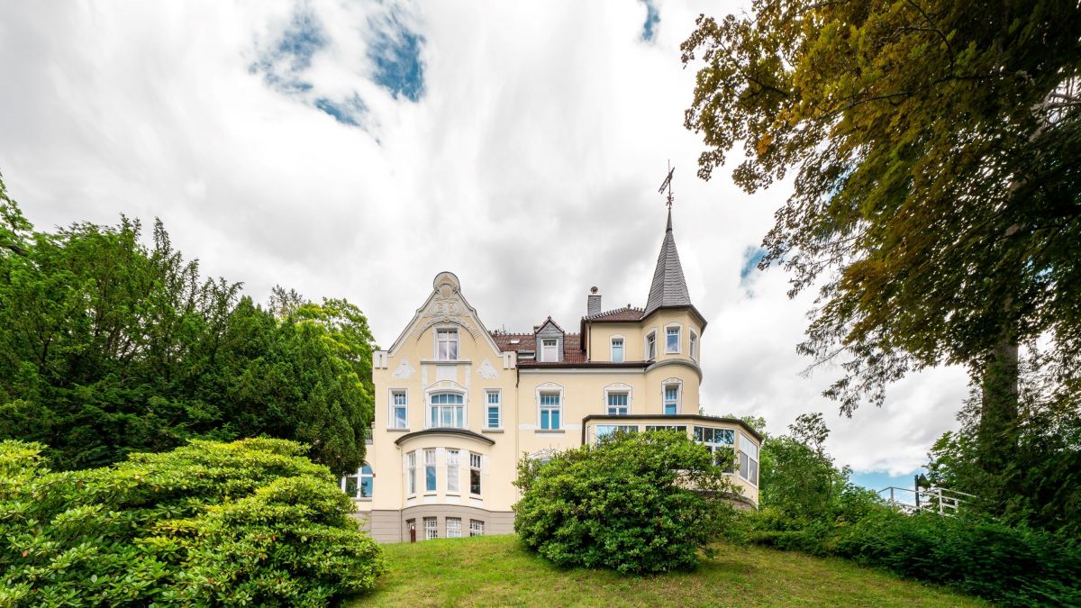 Die OBS Group bietet Software-Lösungen für unterschiedliche Branchen und hat ihren Sitz im Biggeschlösschen in Olpe. von OBS