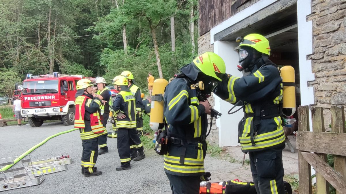 Die Übung des Einsatzbereichs 3 der Feuerwehr der Gemeinde Finnentrop hat kürzlich am Haus Agatha in Ramscheid stattgefunden. von privat