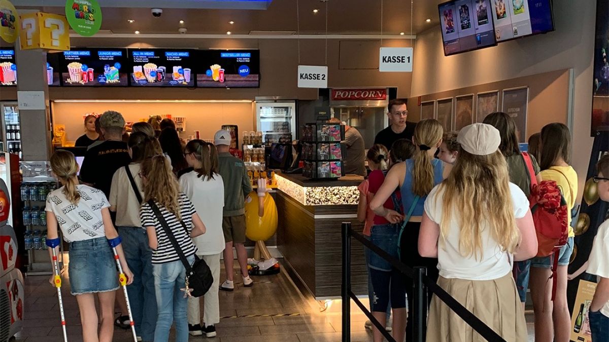 Die Sparkasse Olpe-Drolshagen-Wenden zeigte kürzlich wieder den „School's out movie“. von Sparkasse ODW