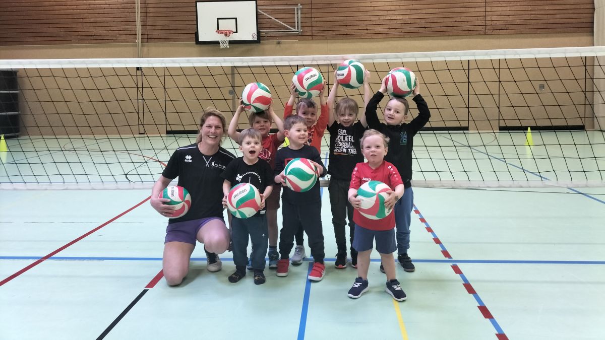 Vier- bis sechsjährige Jungen machten erste Erfahrungen rund um (Volley-)Bälle. von privat