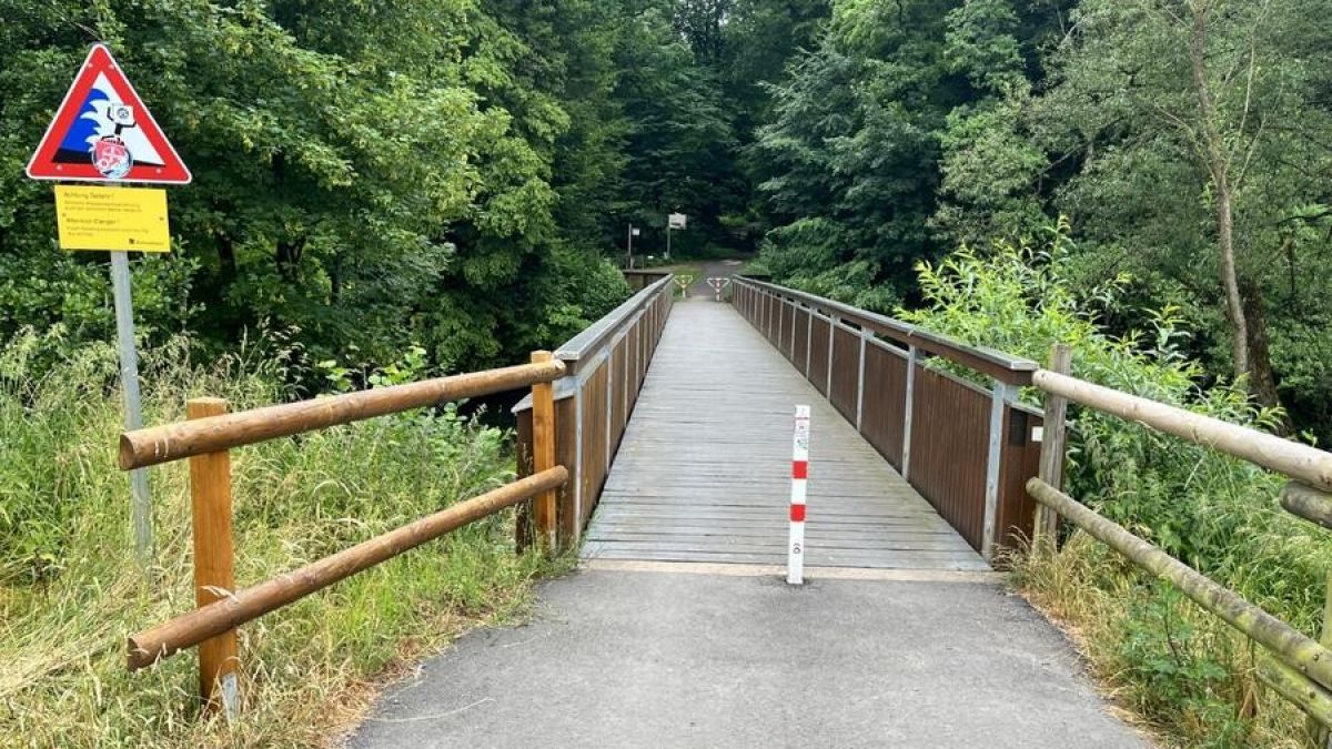 Wegen Sanierungsmaßnahmen wird die beliebt Brücke gesperrt. von Stadt Attendorn