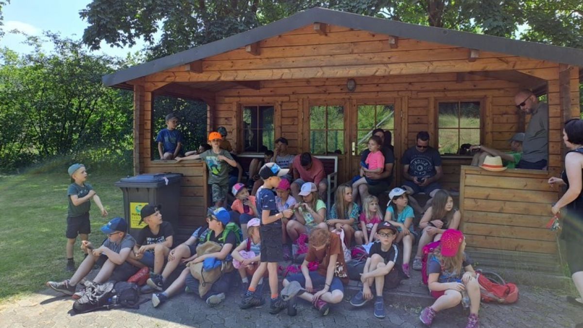 Tauziehen, Lagerfeuer, ein Piratentag und ein Abschluss-Frühstück: Die Kids erlebten jetzt mit dem SGV Langenei ein spannendes Wochenende. von privat