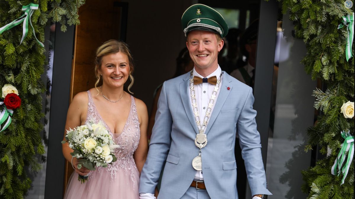 Das Königspaar Laura Winterhoff und David Häner der St.-Antonius-Schützenbruderschaft Gerlingen. von privat