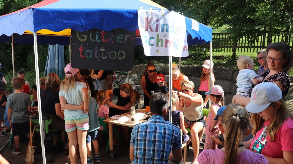 Der Kindergarten „Im Zauberwald“ in Röllecken feierte sein 50-jähriges Bestehen mit einer kurzweiligen Geburtstagsfeier. von privat