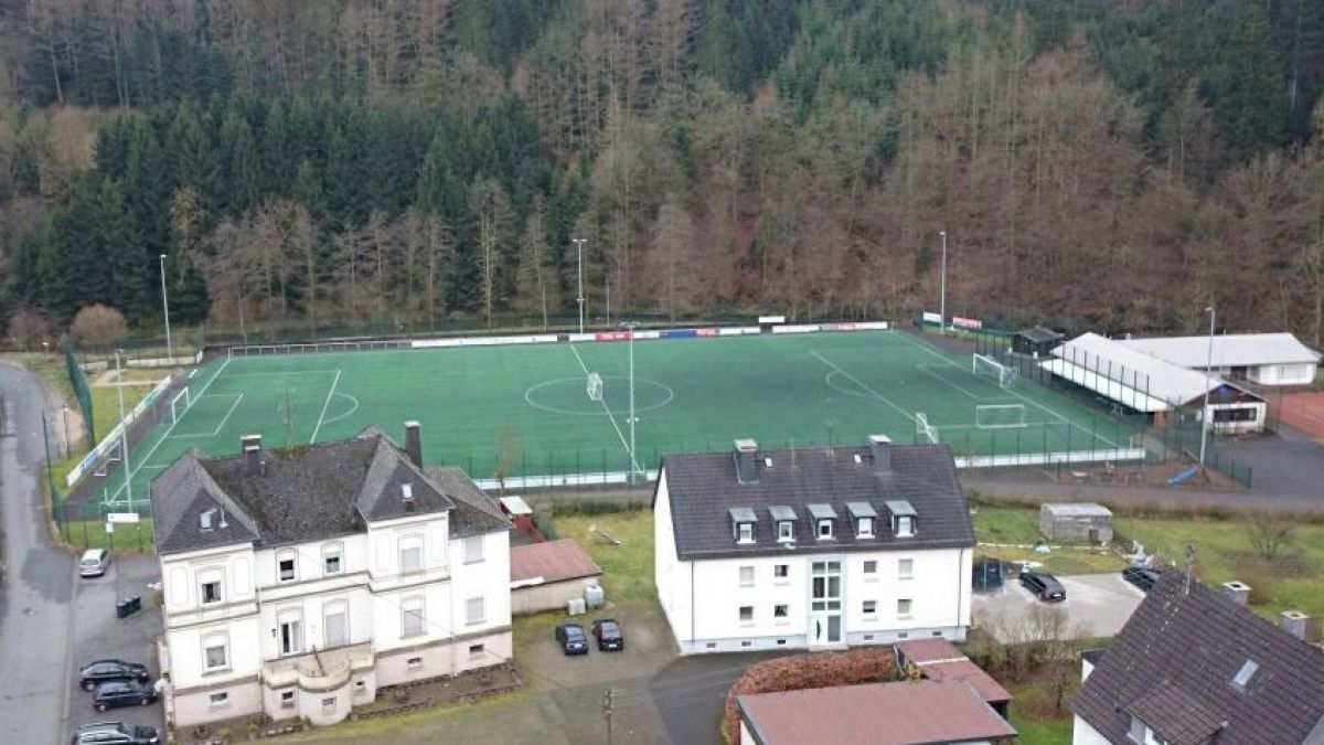 Der Kunstrasen des FC Langenei/Kickenbach soll erneuert werden. von privat