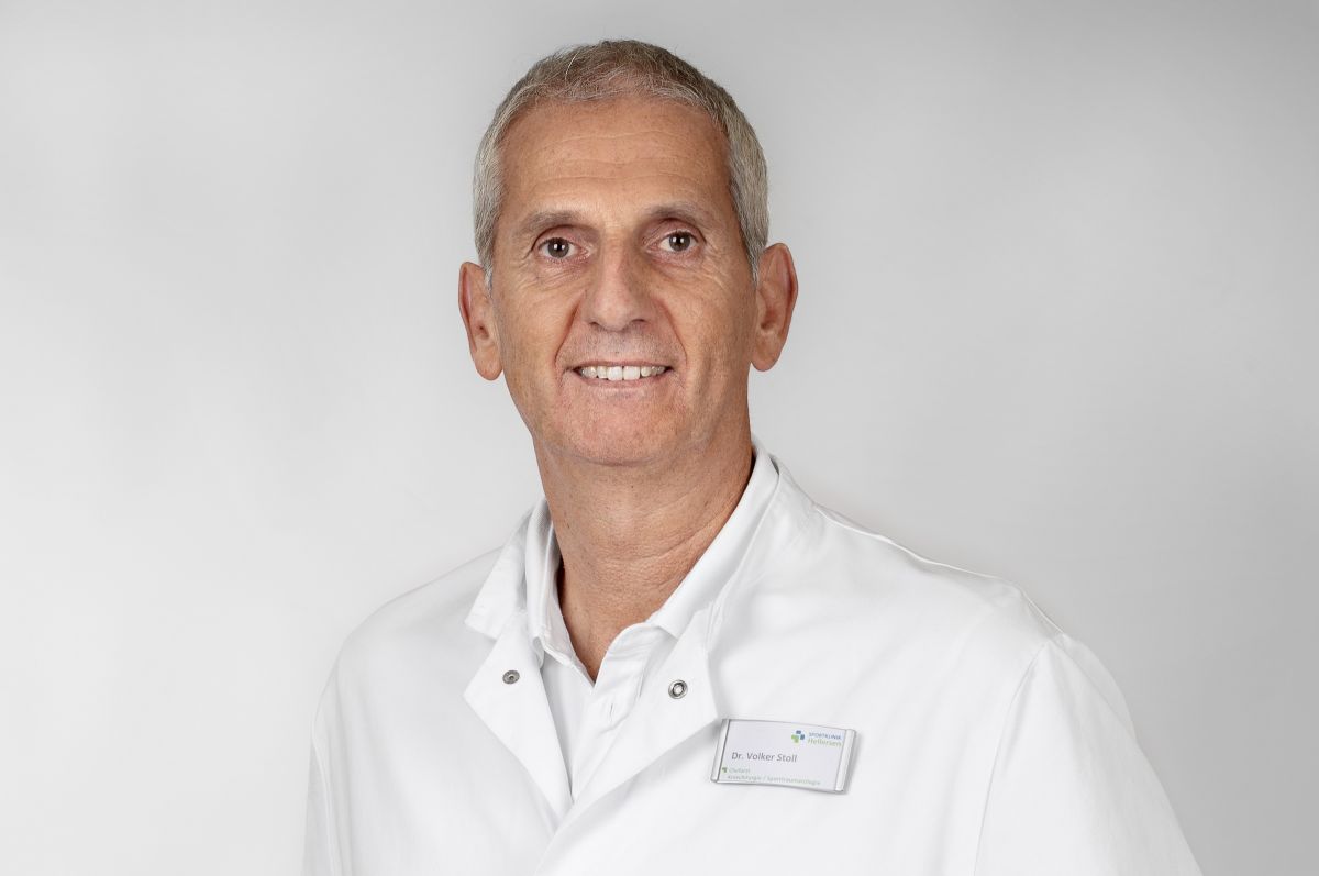 Volker Stoll ist Chefarzt für Kniechirurgie und Sporttraumatologie an der Sportklinik Hellersen. von Sportklinik Hellersen