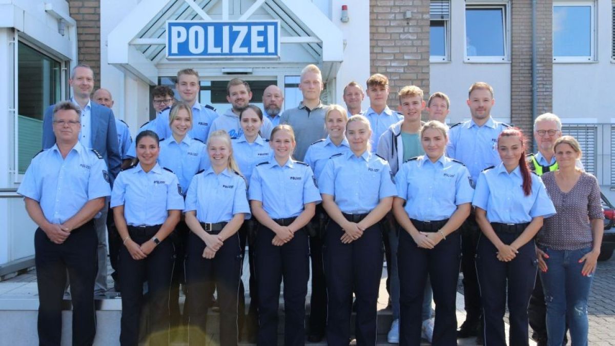 Die 15 Studierenden sammeln erste praktische Polizeierfahrungen im Kreis Olpe, wo sie bis Ende August im Einsatz sind. von LR Olpe/Esther Schöttke