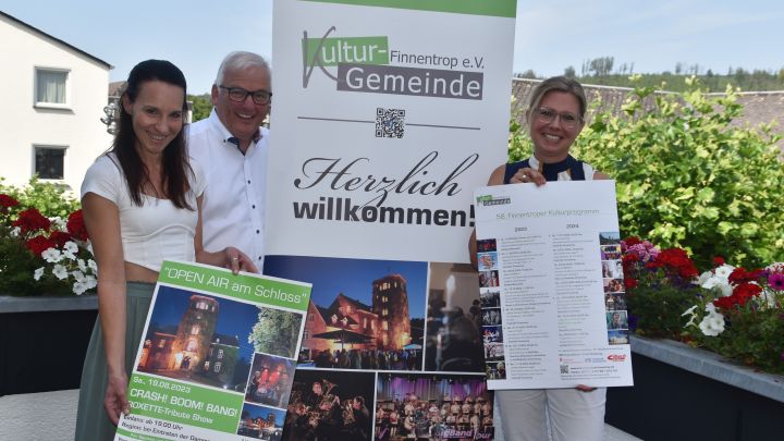 Anne Hegener, Josef Wurm und Katja Schmidt (v.l.) stellen das 58. Programm der Kulturgemeinde...