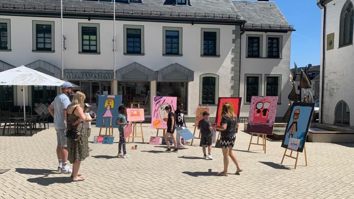 Die Kunstwerke wurden vor dem Südsauerlandmuseum präsentiert. von privat