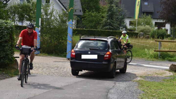 Wenn Radfahrer die vorgeschriebene Verkehrsführung (Einbahnstraße) missachten, kann es...