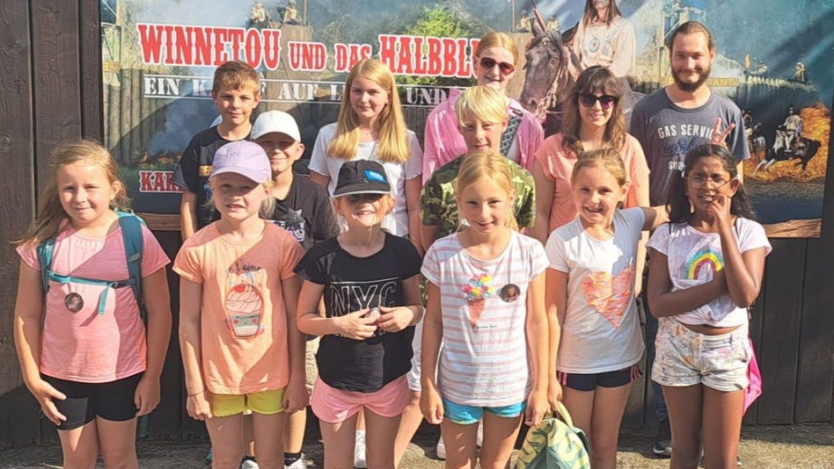 Die Nachwuchsmusiker des Tambourcorps Dünschede besuchten das Elspe Festival. von privat