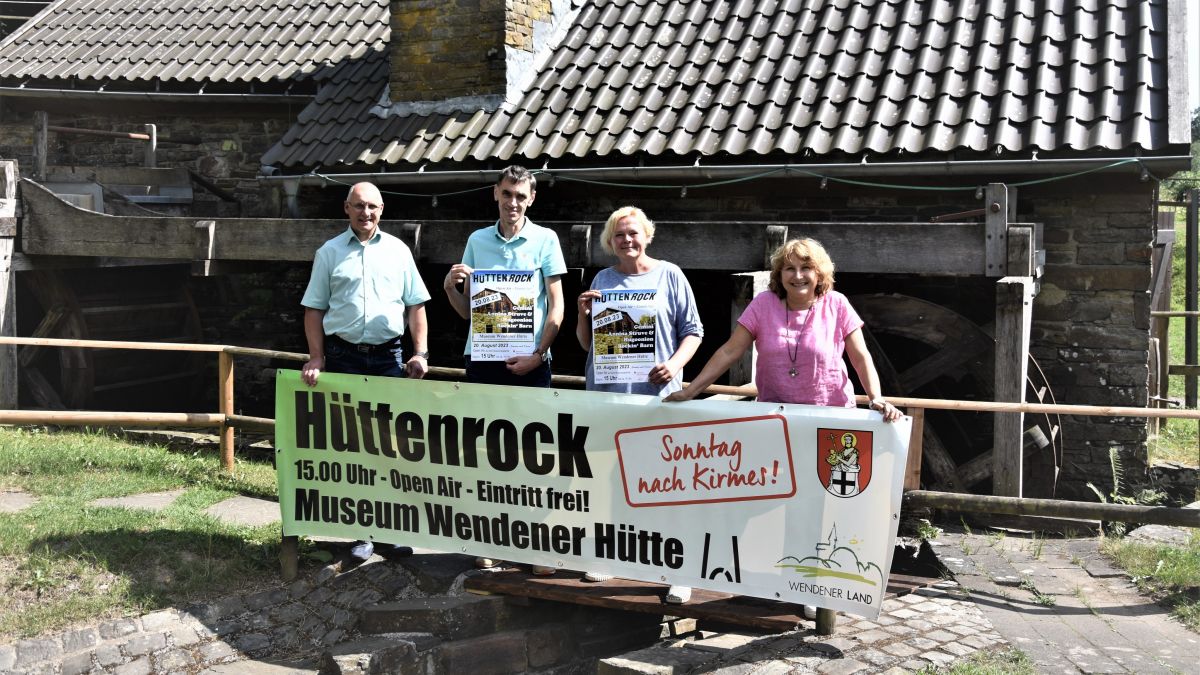 Freuen sich auf die sechste Auflage des Hüttenrock: Michael Bieker (Leiter Sport- und Kulturausschuss) und die Organisatoren Ludger Reuber, Nicole Williams und Monika Löcken (v.l.n.r.) von Gemeinde Wenden