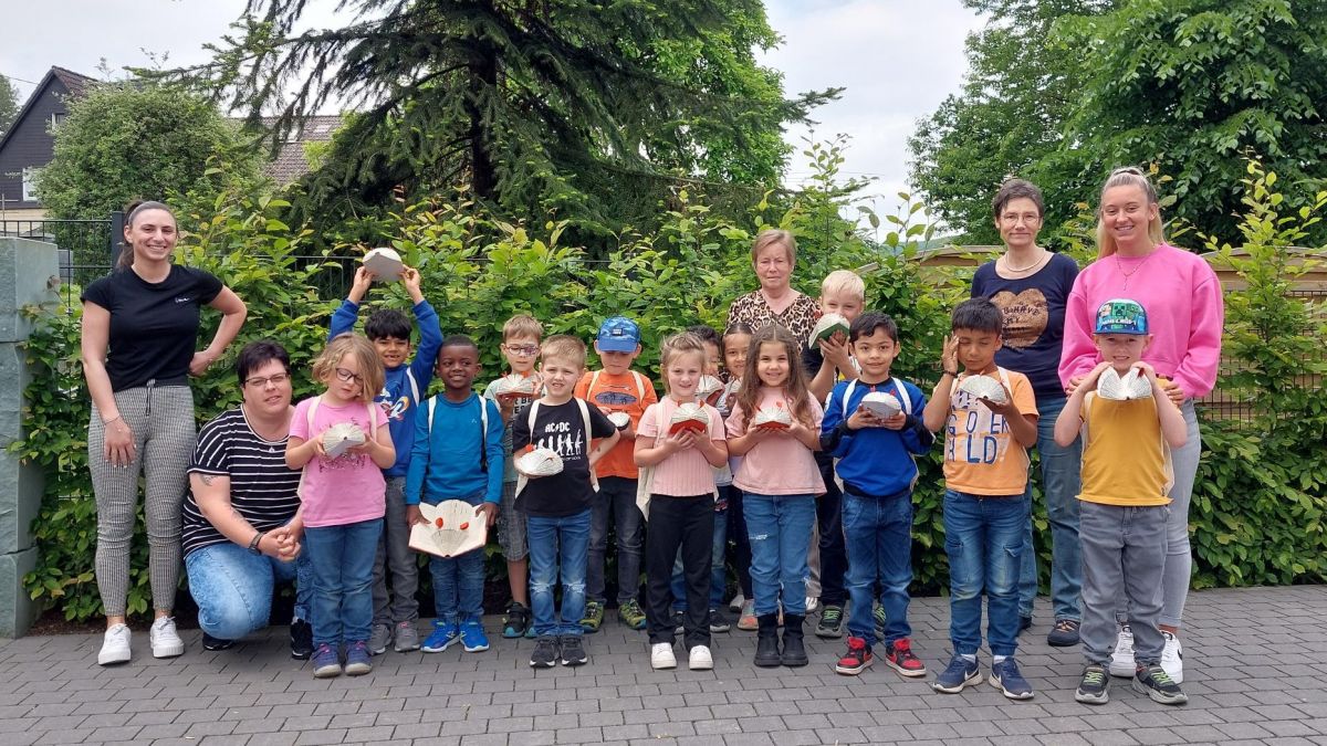 Die Vorschulkinder aus Maumke kennen sich in der örtlichen Bücherei gut aus. von privat