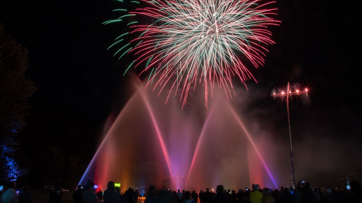 Der Saalhauser Kurpark wird am Samstag wieder in bunte Farben getaucht. von Nils Dinkel