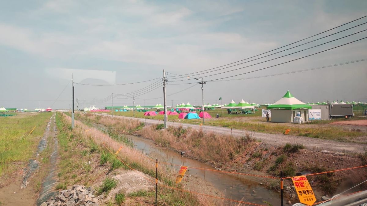 Aus Schutz vor dem Taifun mussten in Südkorea zehntausende Pfadfinder in Sicherheit gebracht werden. LokalPlus hat mit Pfadfinderin Charlotte Fügmann aus Olpe über die Lage vor Ort gesprochen. von privat