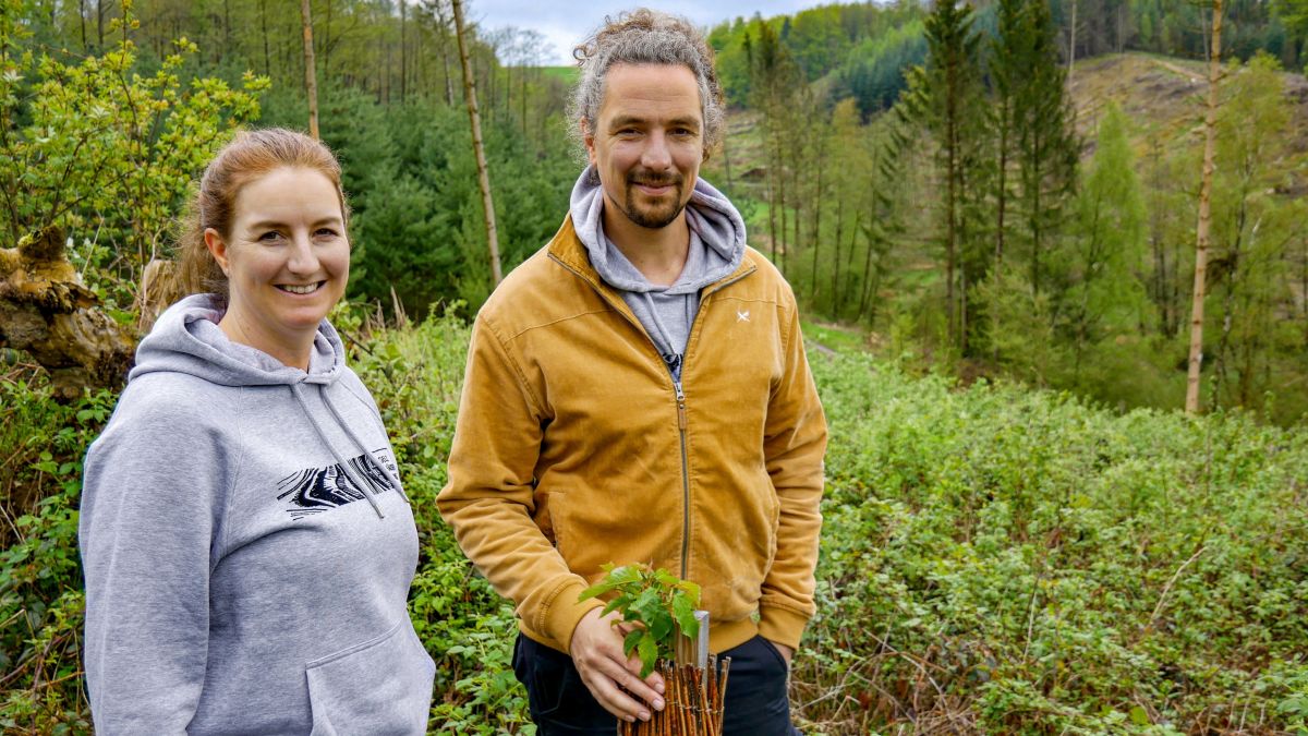 Der Deutsche Waldpreis geht an Lisa und Timo Gelzhäuser aus Kierspe. von Deutscher Landwirtschaftsverlag GmbH