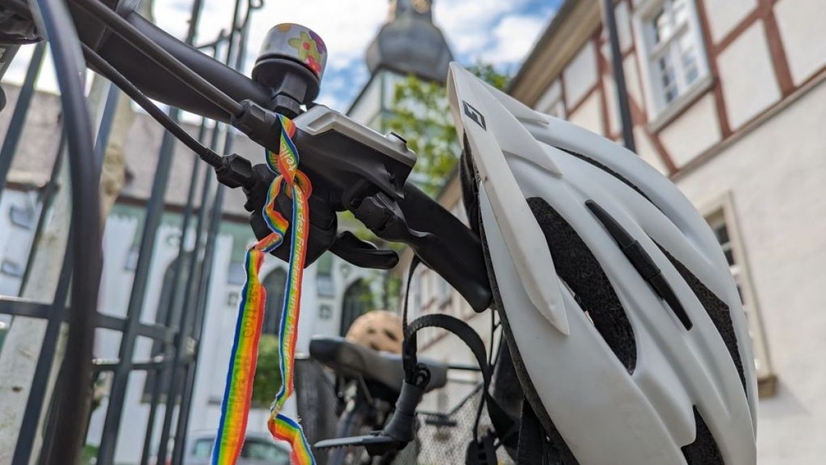Zum Auftakt des Stadtradelns werden Fahrräder in Attendorn gesegnet. von privat