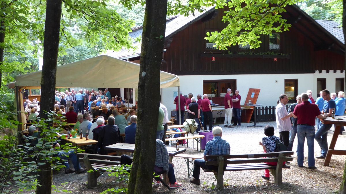 Der Bamenohler Männerchor freut sich wieder auf viele Gäste bei seinem Sommerfest. von privat