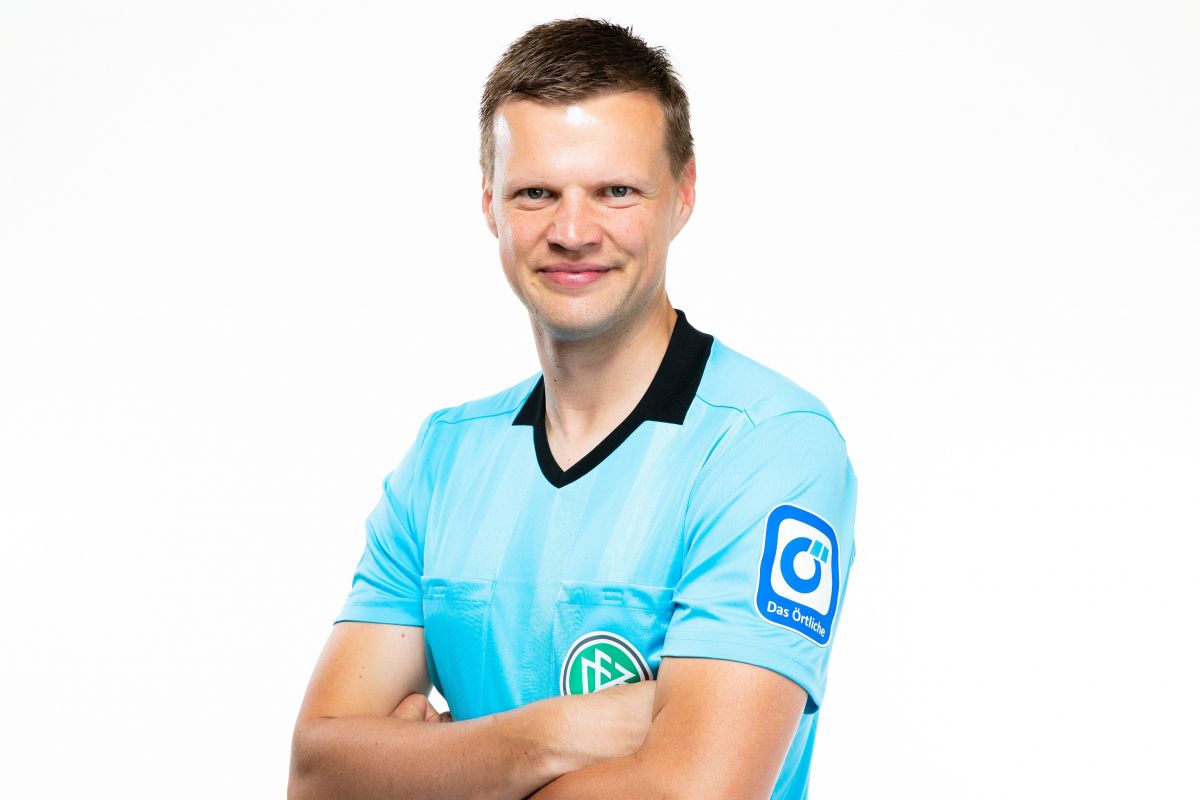 Thorben Siewer vom FC Schreibershof ist Schiedsrichter-Assistent in der Bundesliga von Thomas Böcker / DFB