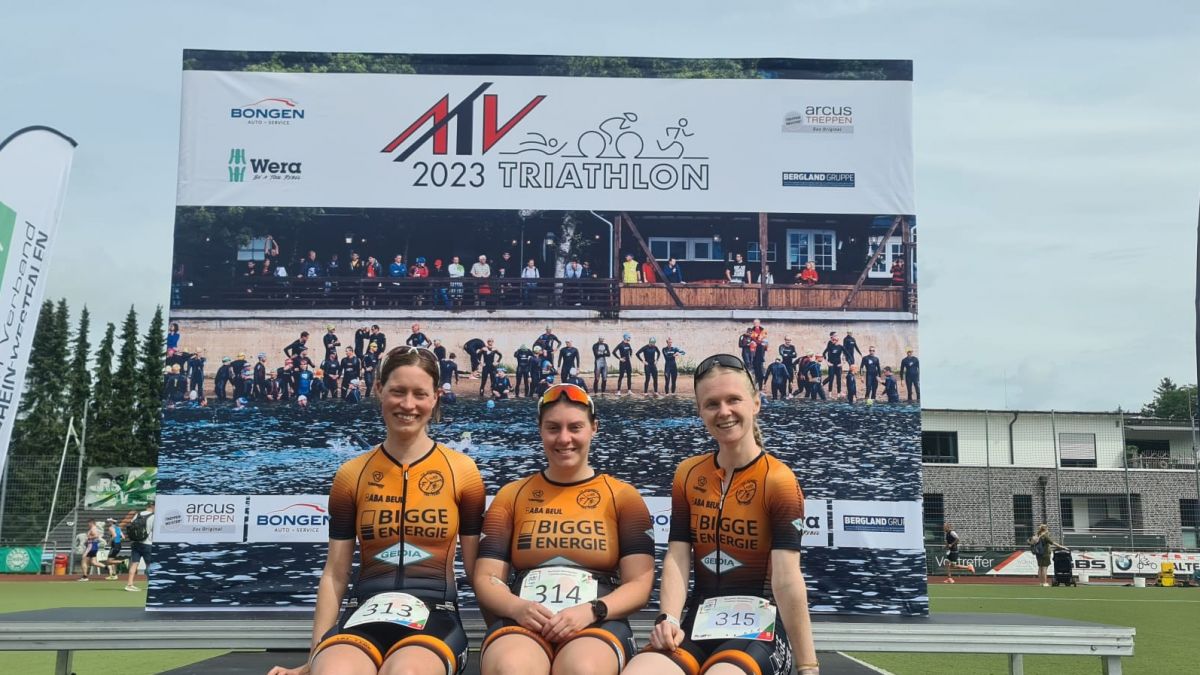 Christine Cordes, Yvonne Keseberg und Christina Müller landeten beim Regionalligatriathlon in Hückeswagen auf Tagesrang 9. von privat