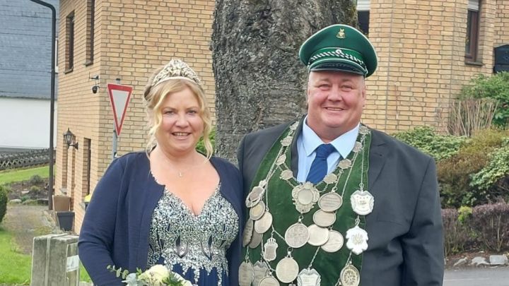 Das aktuelle Heider Königspaar Ralf Hecken und Steffi Legrand.
