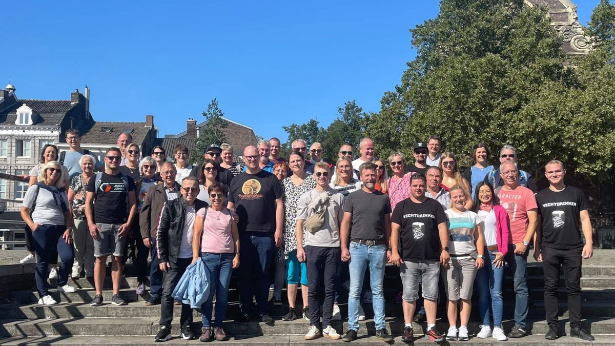 Bei bester Laune und strahlendem Sonnenschein besuchten mehr als 40 Reiselustige der Möllmicker Chöre „Einigkeit“ die niederländische Metropole Maastricht. von Joachim Jung