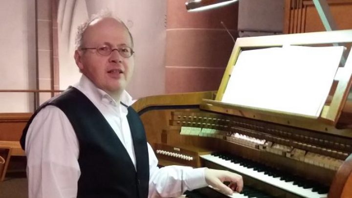Dr. Jürgen Seufert spielt das letzte Orgelkonzert des Orgelsommers Südsauerland in Wenden.