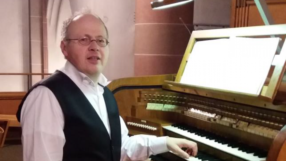 Dr. Jürgen Seufert spielt das letzte Orgelkonzert des Orgelsommers Südsauerland in Wenden. von privat