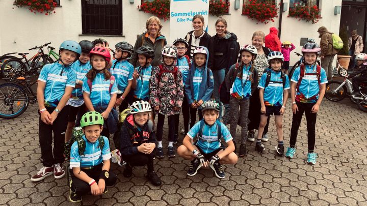 Die Sonnenschule nahm an der  „Kinder Joy of Moving Mini Fahrradtour“ teil.