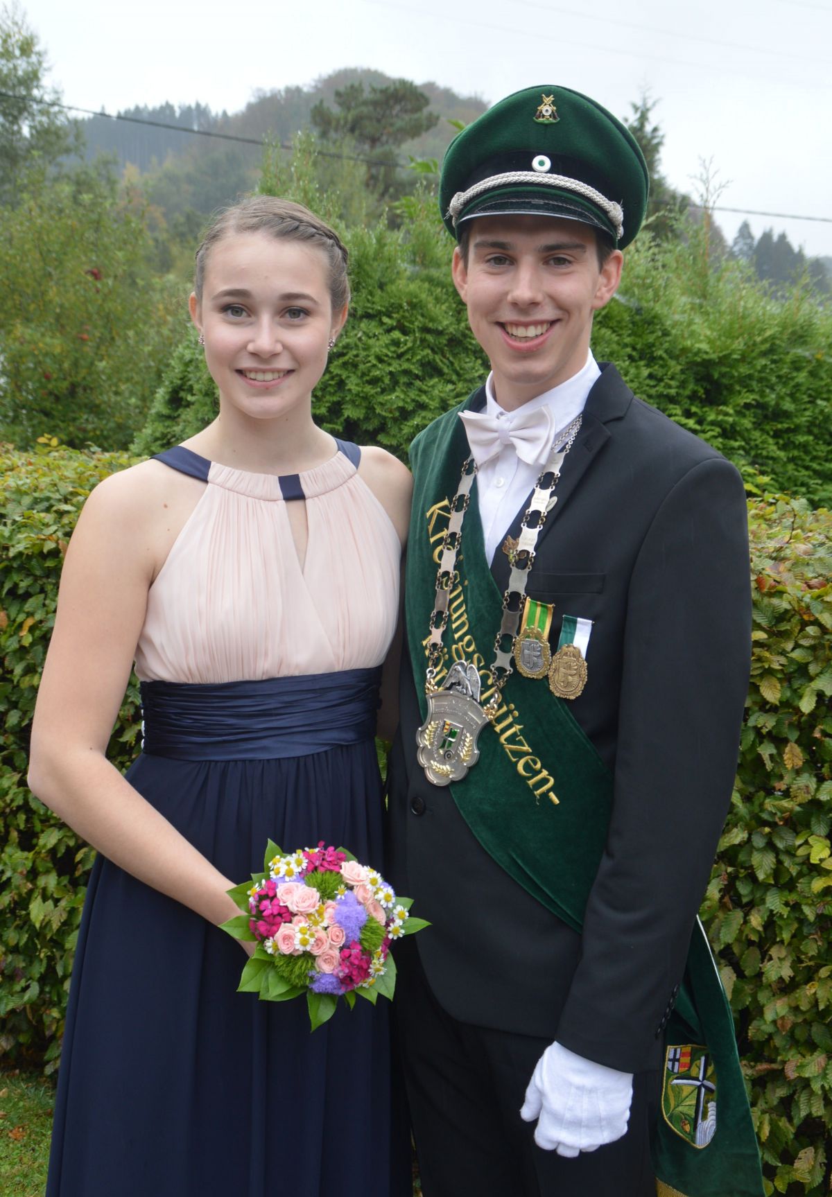 Das strahlende Kreisjungschützenkönigspaar Martin Willmes und Sophia Hunold beim Kreisschützenfest 2018 in Grevenbrück. von Nicole Voss