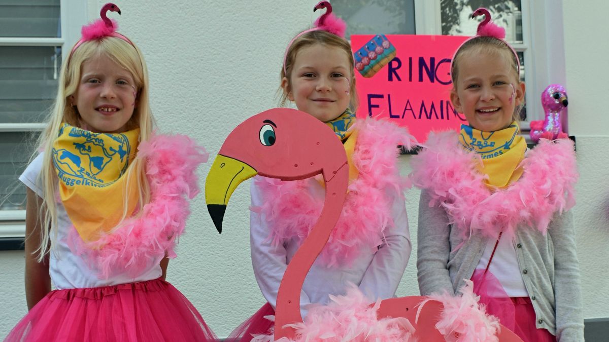 Die Kinder sind die Stars der Muggelkirmes. Besonders die Spielstände sind künstlerisch gestaltet. von Aktion Muggelkirmes