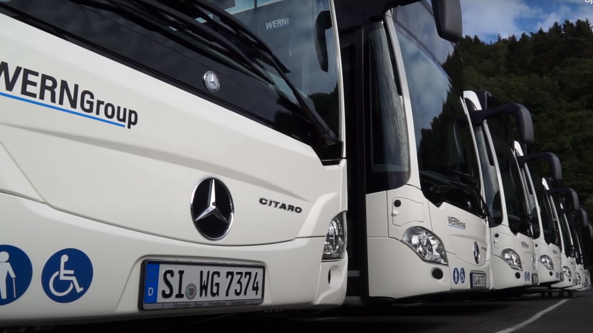 Busfahrer werden von den Verkehrsbetrieben dringend gesucht. von Wern Group