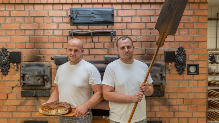 Robin (li.) und Christopher Poggel leiten gemeinsam den Familienbetrieb Bäckerei Poggel.