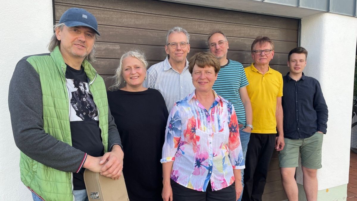 Igor Lazarev (Gitarre),Ulrike Wesely (Gesang), Barbara Holfeld (Saxofon, Querflöte),
Bernhard Misiak (Keyboard) Bernd Vomhof (Schlagzeug), Peter Hayduk (E-Bass), Philipp Hayduk (Posaune). von privat