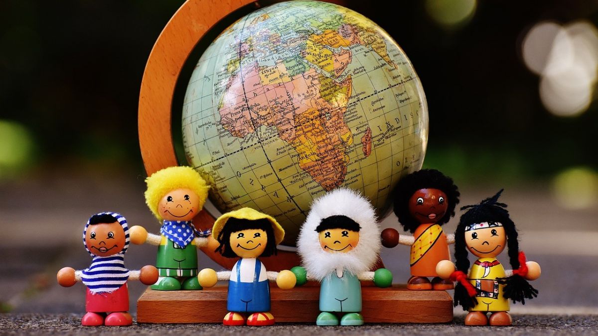 Anlässlich des Weltkindertages veranstalten MuT Sauerland und der Pastoralverbund Silberg Varste einen Kindertag mit Spielzeug-Flohmarkt und buntem Programm am Schrabben Hof. von Pixabay