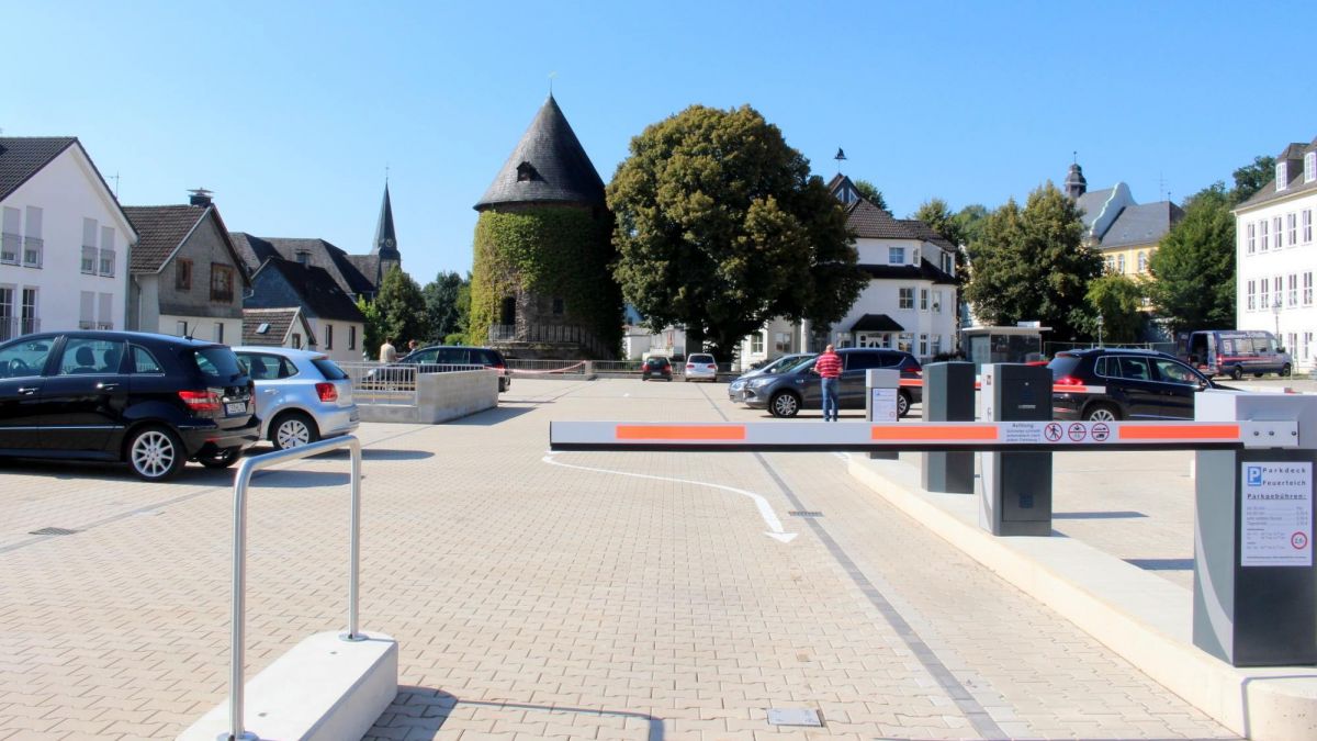 Das obere Parkdeck wird saniert und der Parkplatz wird gesperrt. von privat