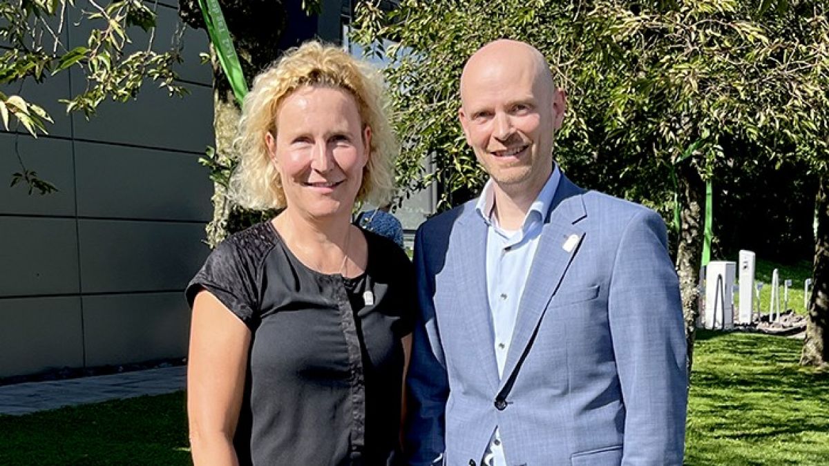 Der mit überwältigender Mehrheit gewählte hauptamtliche Vorstand des Deutschen Kinderhospizvereins: Petra Kiwitt und Marcel Globisch. von DKHV