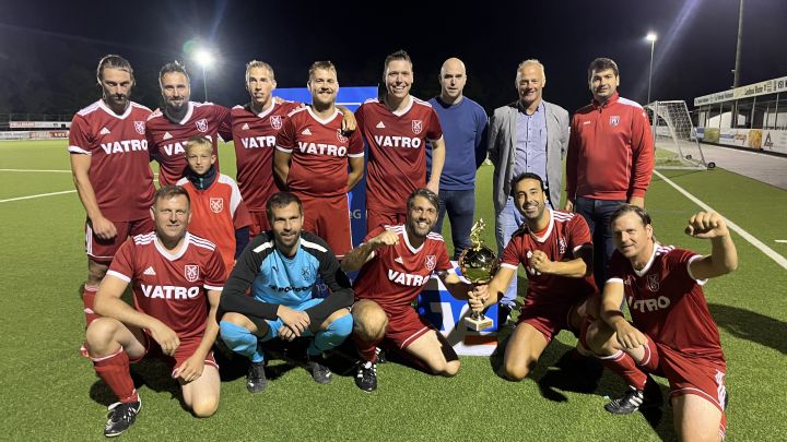 Die Ü32 des SV Rothemühle sicherte sich den Volksbank-Cup der Altliga.