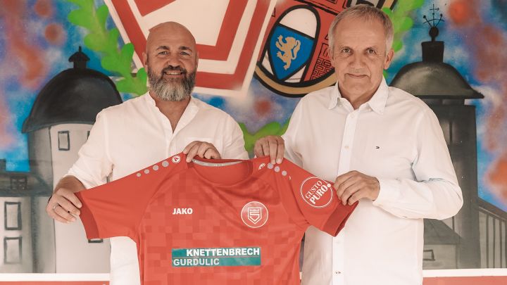 Der neue Trainer Thorsten Nehrbauer mit dem sportlichen Leiter Ottmar Griffel (rechts).