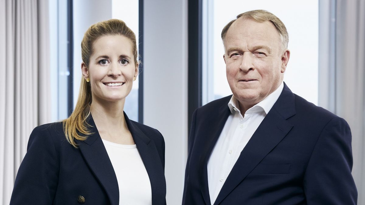 Anna Viegener und Walter Viegener, Vorsitzende des Gesellschafterausschusses der Viega Holding, freuen sich, rund 600 Gäste zum 31. Karrieretag Familienunternehmen begrüßen zu dürfen von Viega