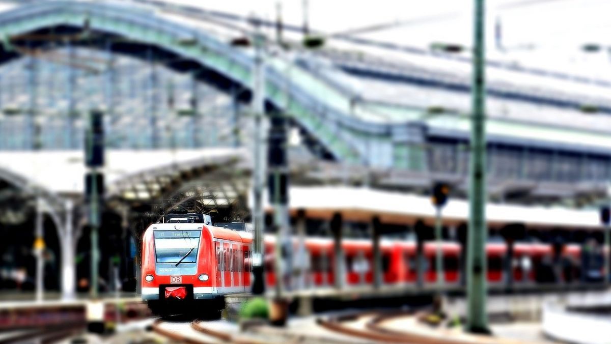 Bei „DigiOnTrack“ kommt künstliche Intelligenz zum Einsatz. von NoName_13 auf Pixabay