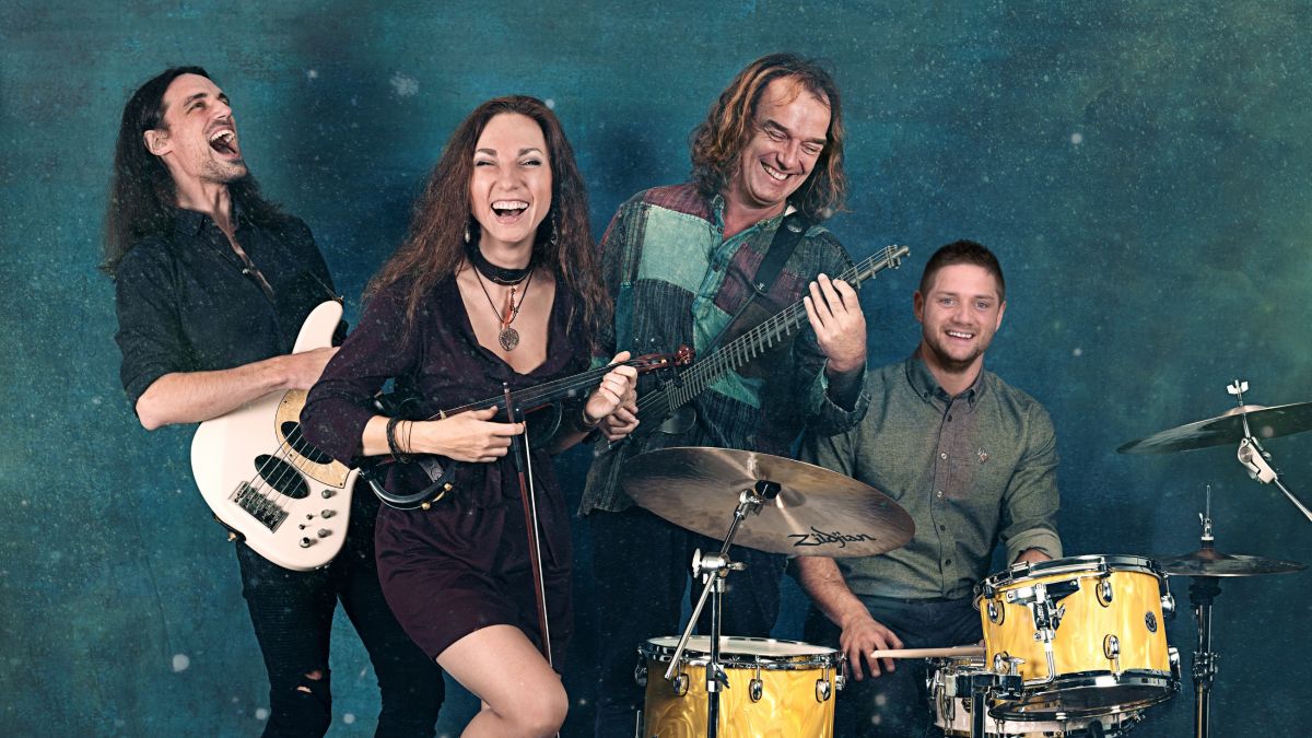 Die vierköpfige Band „TA2“ kommt für das erste Konzert einer ausgedehnten Deutschland-Tournee nach Grevenbrück. von Volker Sasse