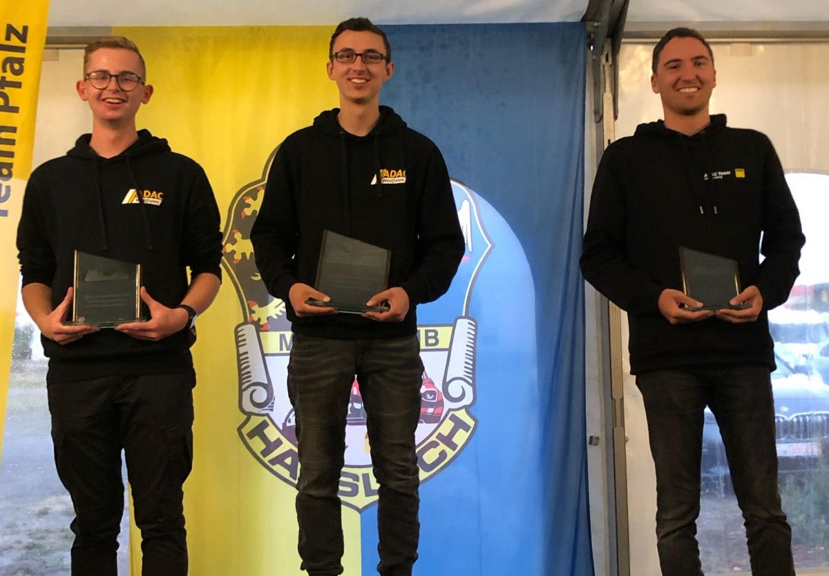 OAC-Fahrer Paul Engel (links) wurde beim Autoslalom-Bundesendlauf 2023 Deutscher Vizemeister. von OAC