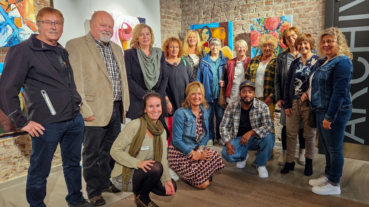 Künstler und Organisationsteam freuten sich über die große Resonanz zur Ausstellungseröffnung. von © Stadt Lennestadt