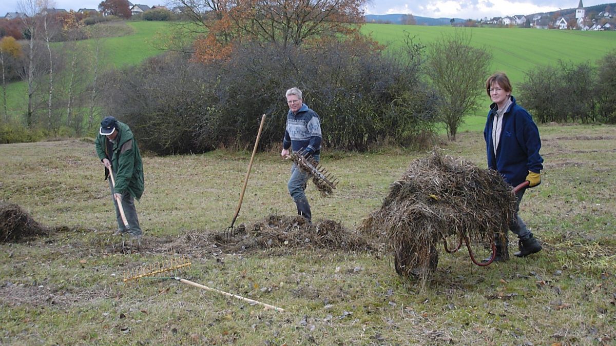 Das Mahdgut muss von Hand abgeräumt werden. von privat