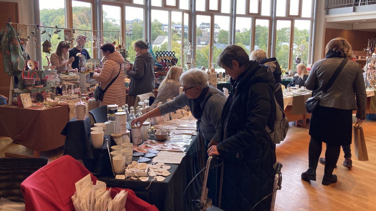 Im Wendener Rathaus findet an zwei Tagen der 21. Kreativmarkt statt. von Catriona Rath