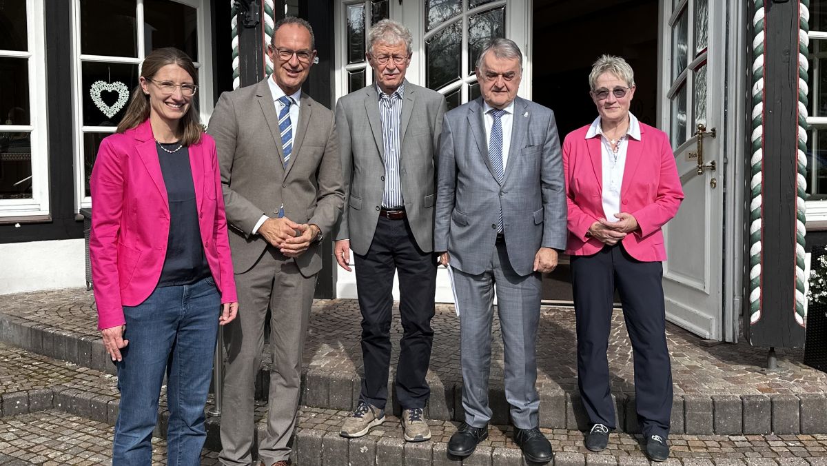 Senioren Union-Kreisvorsitzende Marion Schwarte, Innenminister Herbert Reul,  CDU-Ehrenvorsitzender Theo Kruse, Kreisvorsitzender Jochen Ritter und Kreisgeschäftsführerin Dr. Friederike Brodhun (von rechts). von privat