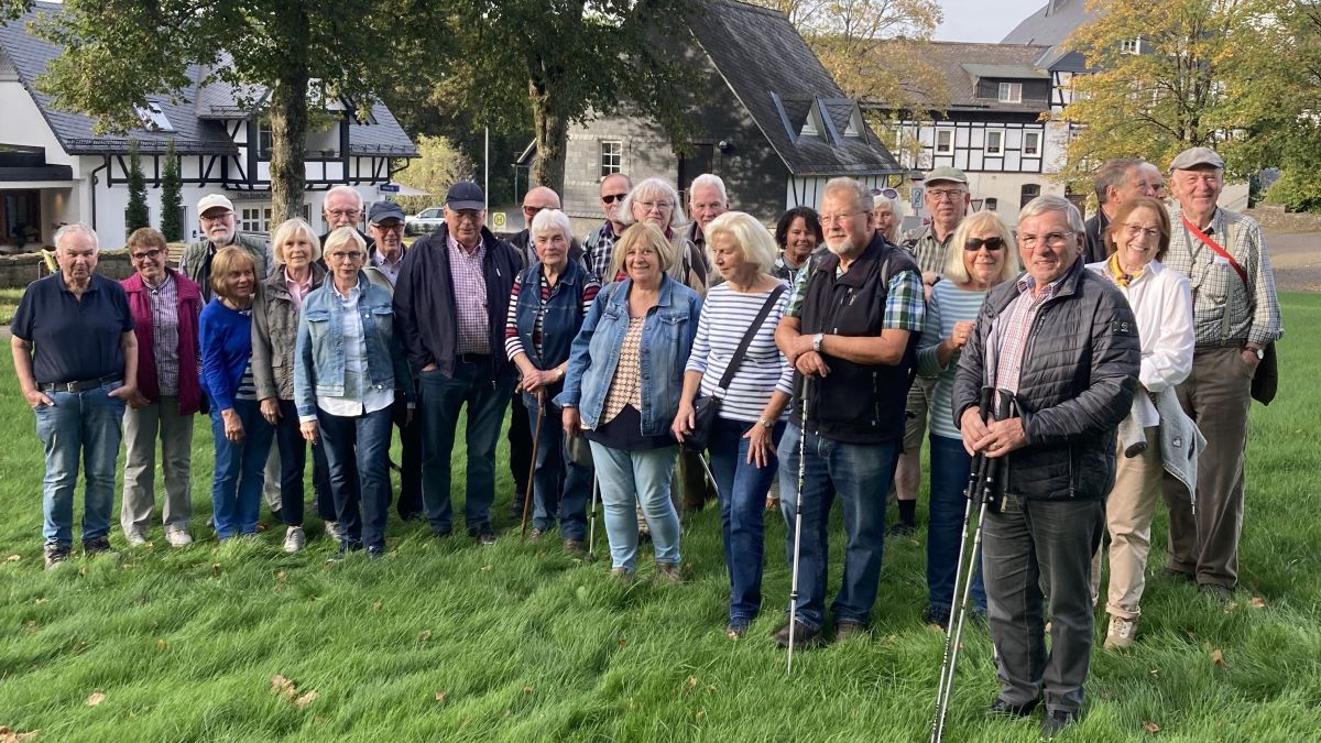 Wandergruppe der Senioren Union Lennestadt und Schmallenberg oberhalb von Wormbach. von Hubert Brill