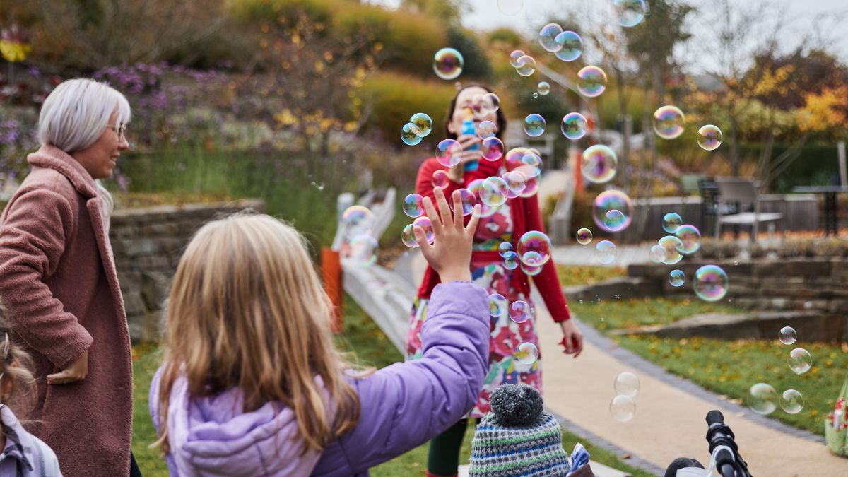Glücksmomente leben: Im Kinder- und Jugendhospiz Balthasar können sich
Familien mit schwerstkranken Kindern auf die schönen Dinge fokussieren. von privat