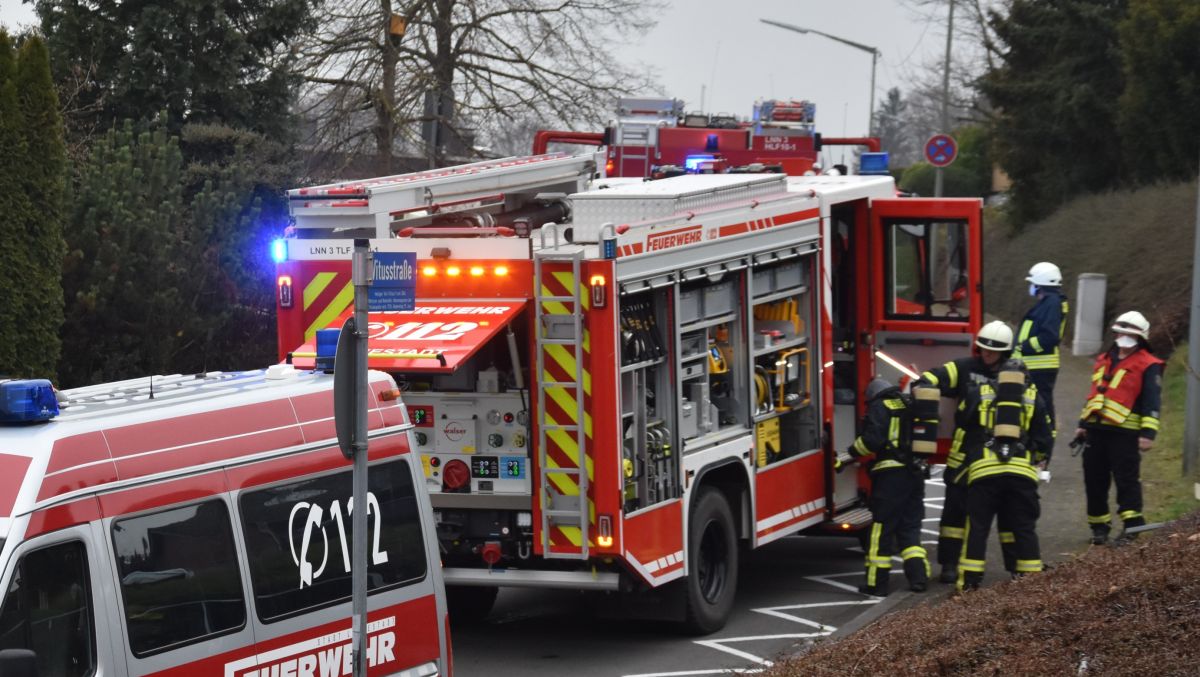Die Feuerwehr war mit acht Fahrzeugen und 50 Einsatzkräften vor Ort. von Symbolfoto: Nicole Voss